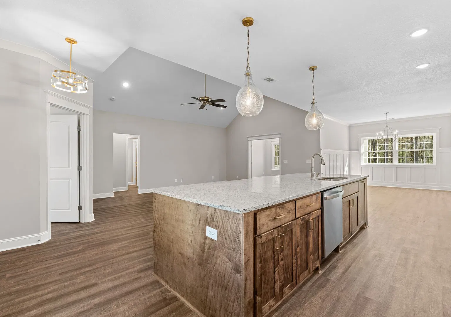1253 East Hampton Dr — Photo 4