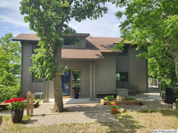 3660 240th St, Clear Lake, IA 50428