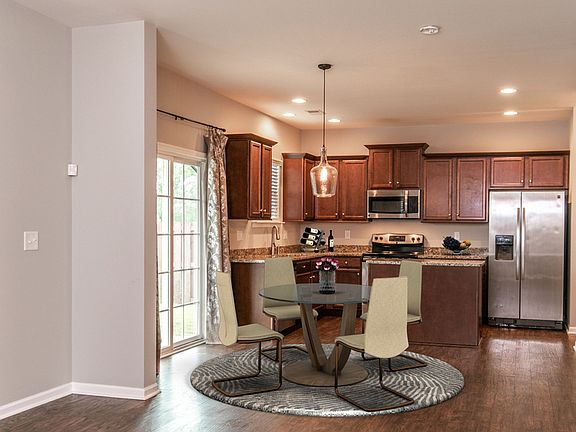 5th image of 217 Hartleigh Dr