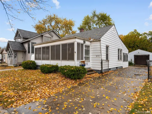 973 E Guthrie Ave, Madison Heights, MI 48071