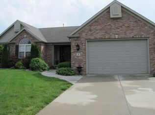 9 Ridgefield Ln, Charleston, IL 61920