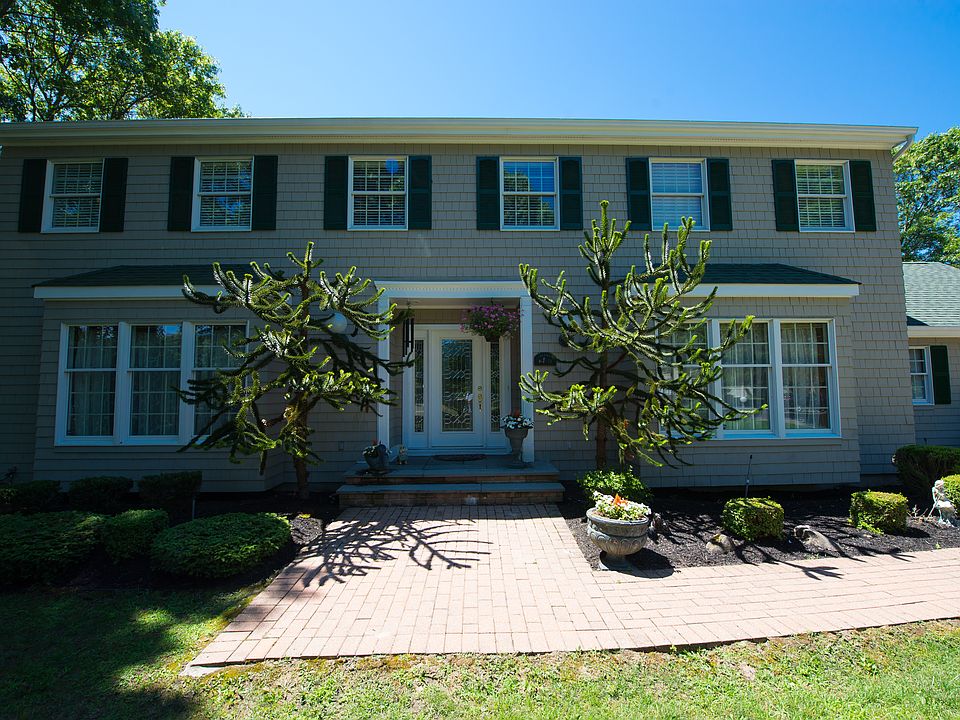 1st image of 12 Fox Hollow Dr