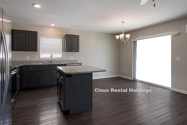 3 bed, 1208 sqft, $2,399 — Photo 4