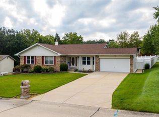 106 Cedar Ridge Ct, Weldon Spring, MO 63304