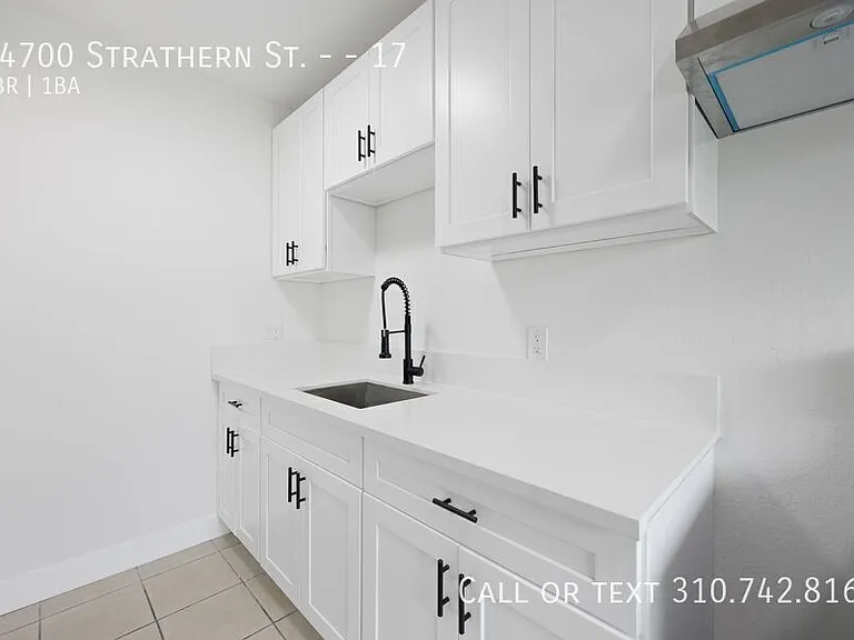14700 Strathern St #17 — Photo 3