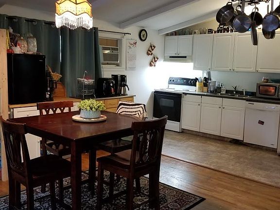 Spacious kitchen and dining areas. Here the two islands are against the wall.