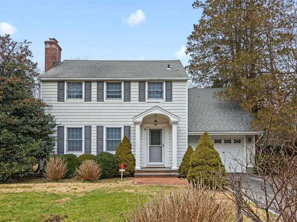 3 Youngs Lane, Setauket, NY 11733