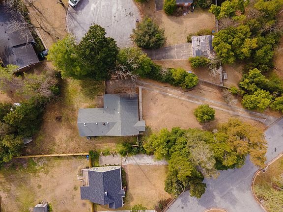 5th image of 1786 Pine Tree Road