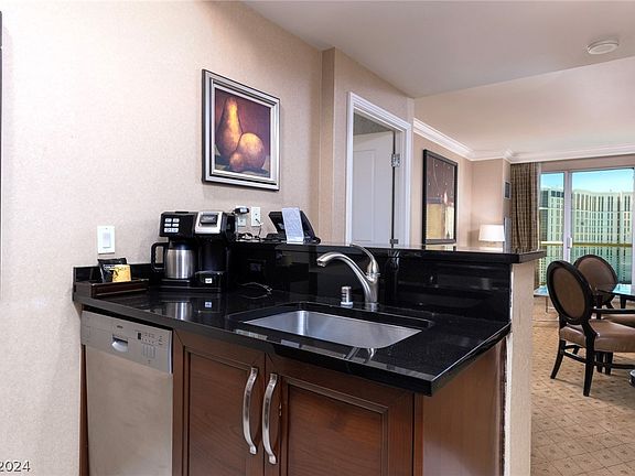 5th image of 135 Harmon Ave #2201