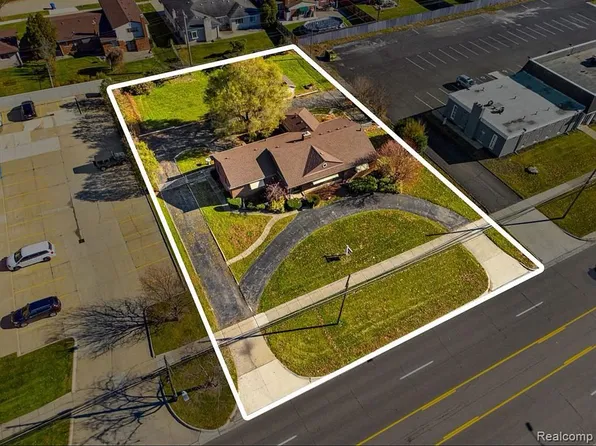 30100 Hoover Rd, Warren, MI 48093