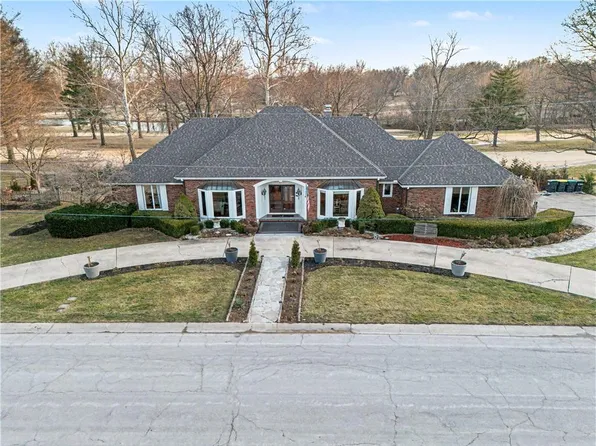 204 NW Golfview Dr, Blue Springs, MO 64014