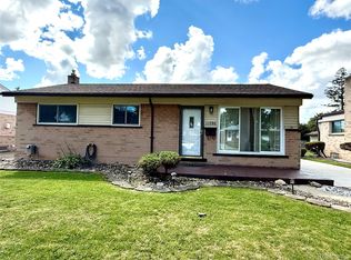 11796 Stamford Ave, Warren, MI 48089