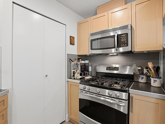 5th image of 5779 Birney Ave #303