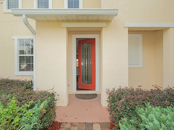 2nd image of 216 W Silverthorn Ln