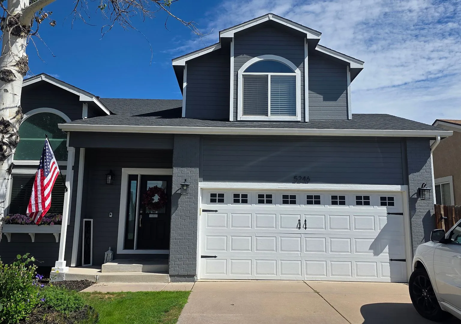 Gorgeous Fully Furnished 3 Bed 2.25 Bath Home! — Photo 1