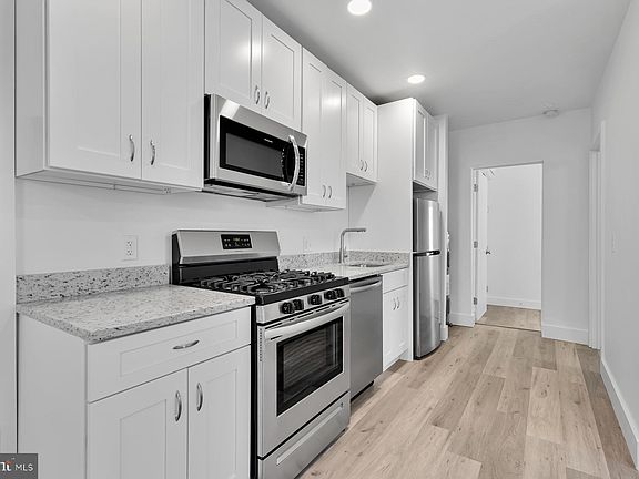3rd image of 1353 Nicholson St NW #1