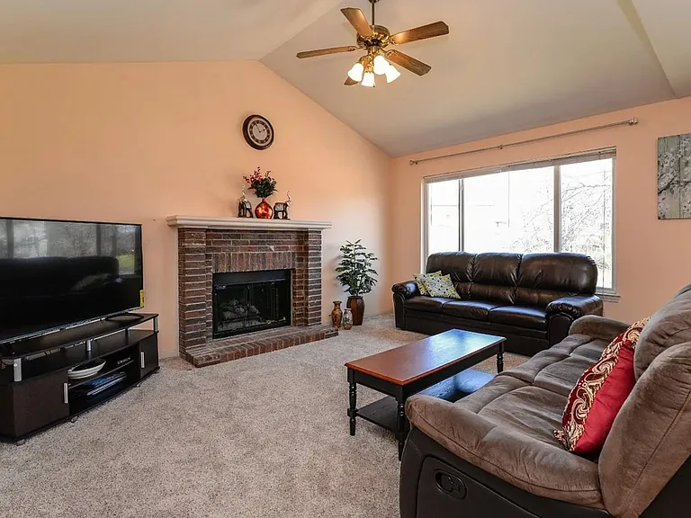 4079 Crystal Creek Dr — Photo 16