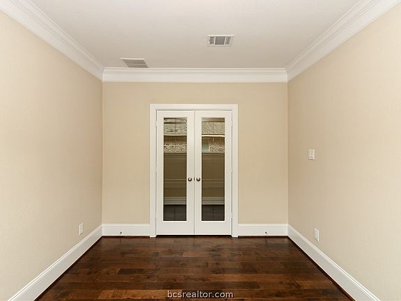 3rd image of 2610 Hailes Ln