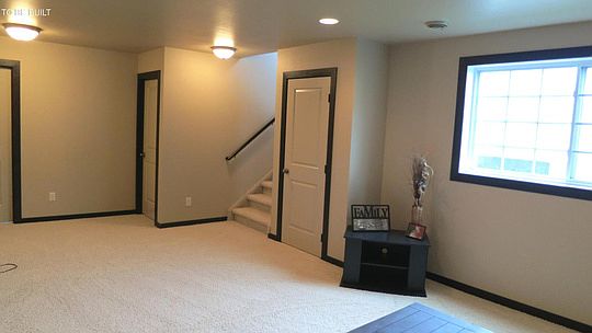 2nd image of 335 Maple Pointe Blvd