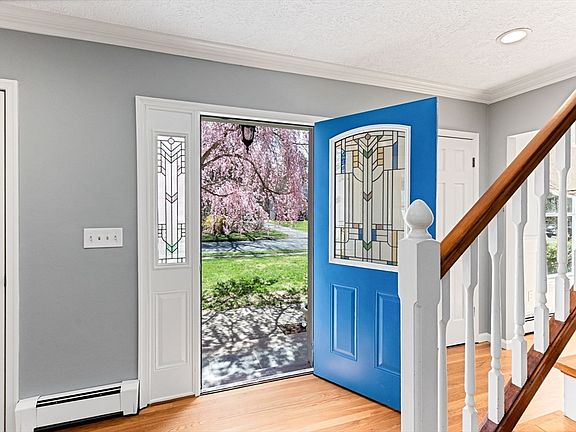 2nd image of 8 Windsor Dr