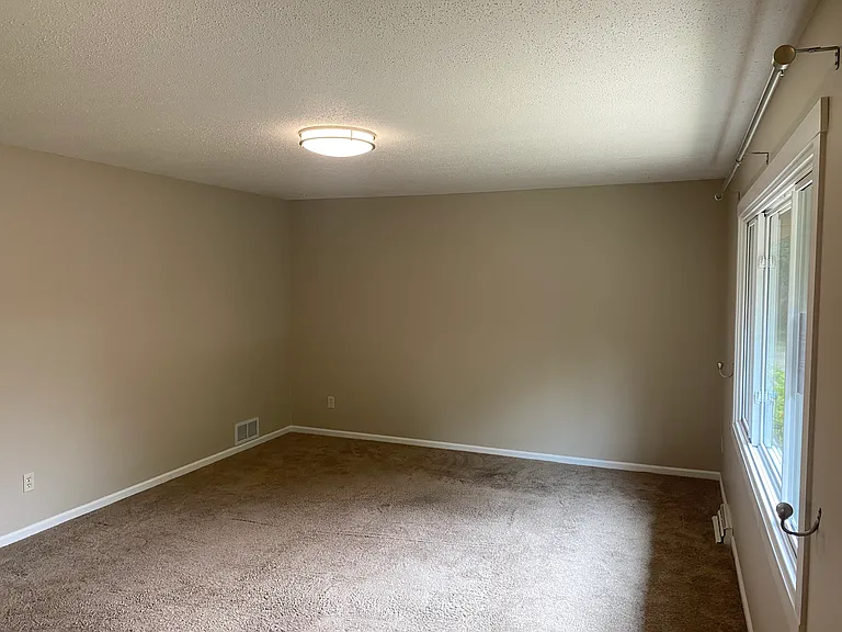 10610 Johnson Cir #10610 — Photo 5