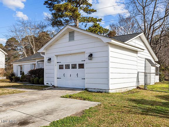 2nd image of 303 Greenbriar Drive