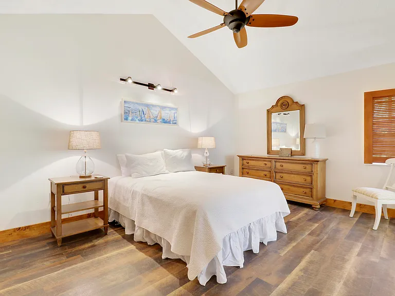 109 Seashore Dr — Photo 16