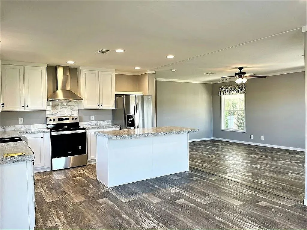 3 bed, 2.0 bath, 1372 sqft, $1,386 — Photo 4