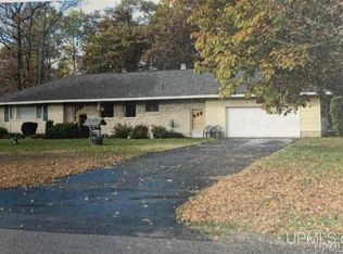 8233 P.5 Rd, Gladstone, MI 49837