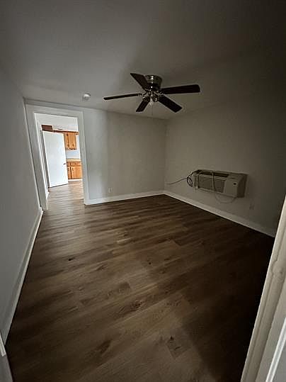 2nd image of 301 Fairview Dr Unit B
