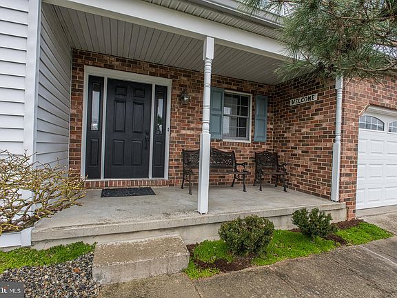 3rd image of 2201 Oak Hunt Ct