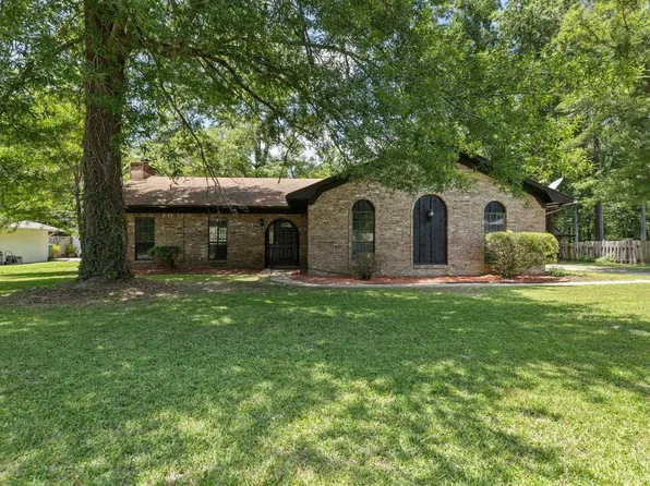 6704 W Pinewood Dr, Pine Bluff, AR 71603