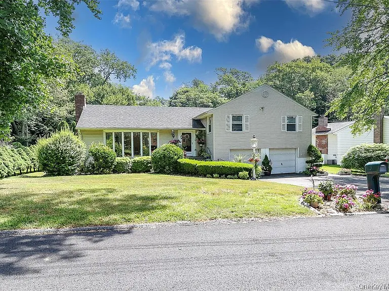 199 Hanson Ln — Photo 1