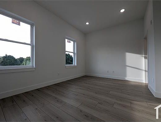 5th image of 147 N Gross St #2