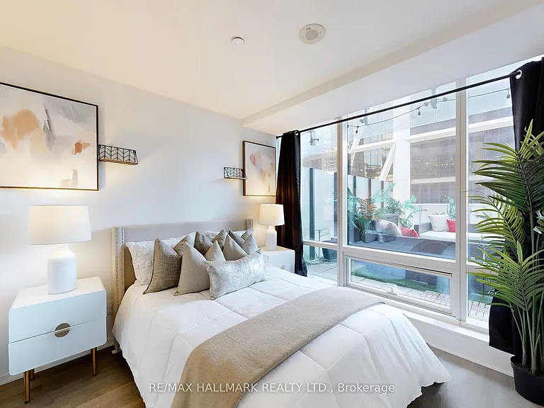 1 Bloor St E #520 — Photo 13