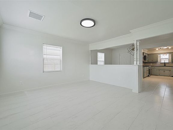 3rd image of 1225 SW 41st St