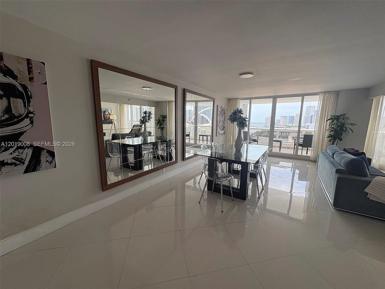 Venetia Condo — Photo 3