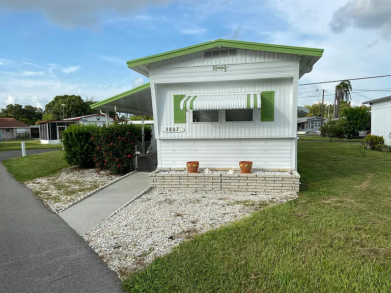3807 Linwood — Photo 7
