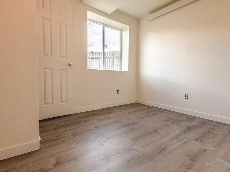 393 N Lincoln St #BASEMENT — Photo 8