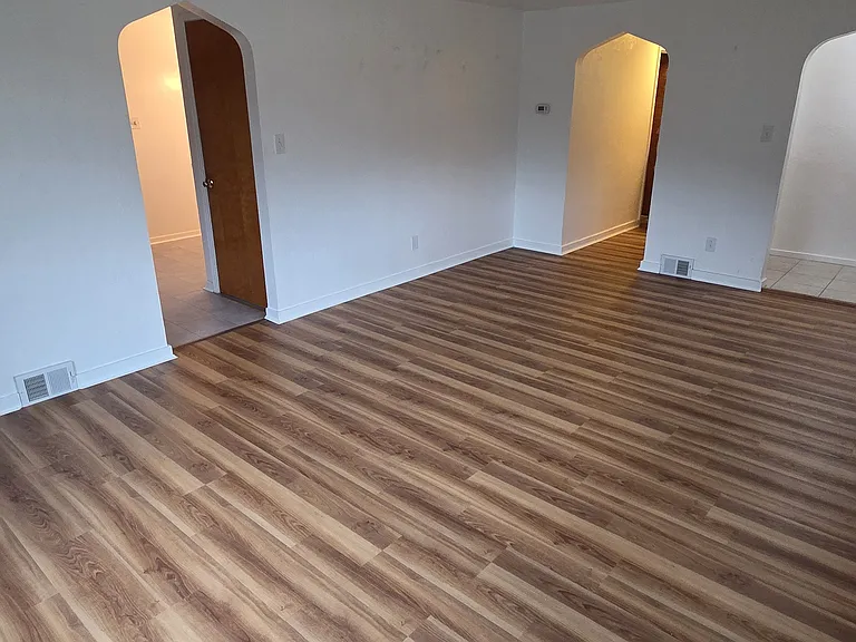 209 E Fairmont Ave — Photo 3