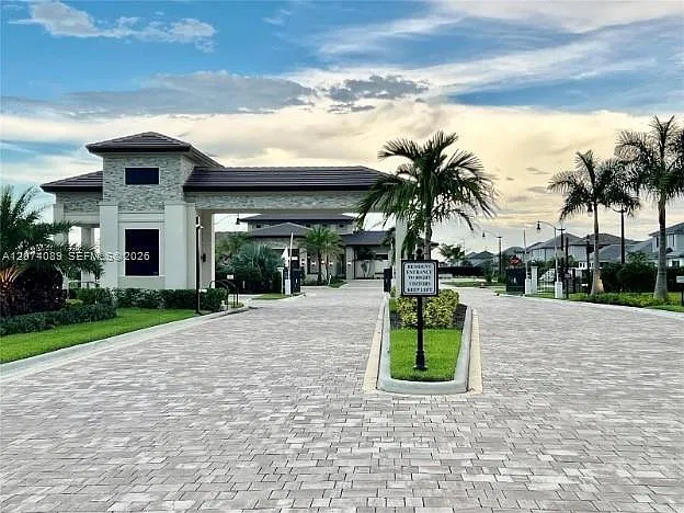5 bed, 4.5 bath, 3627 sqft, $6,900 — Photo 4