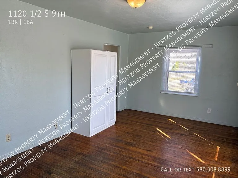 1120 1/2 S 9th St — Photo 3