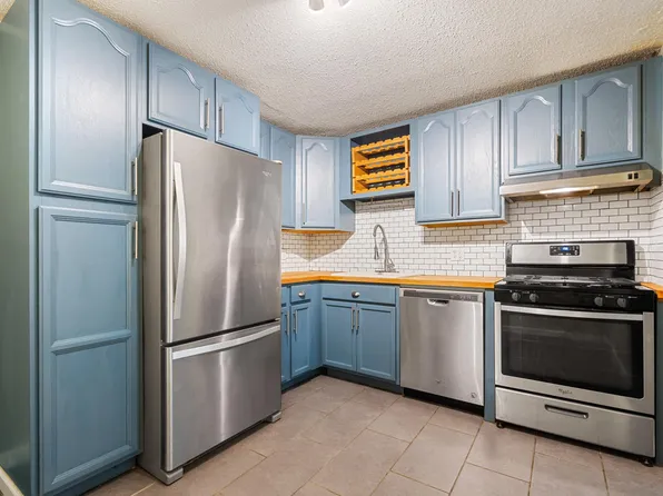 355 Pawtucket Blvd Unit 2, Lowell, MA 01854