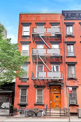 Rented by Douglas Elliman | media 24