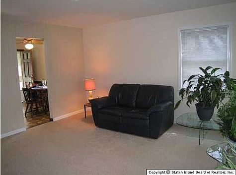3rd image of 365 Rose Ave