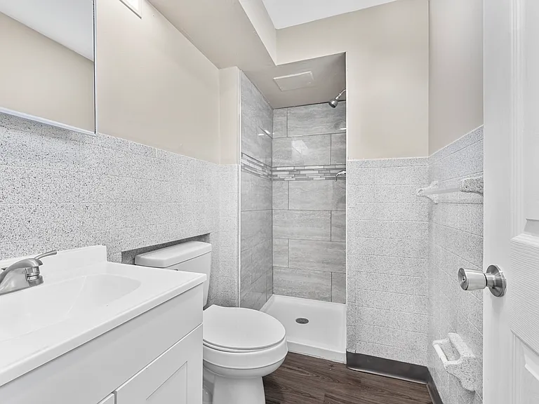 19162 Beech Daly Rd #5 — Photo 3