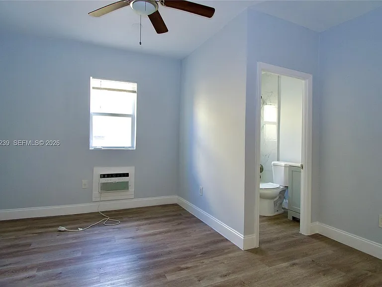 1142 SW 4th St #15 — Photo 12