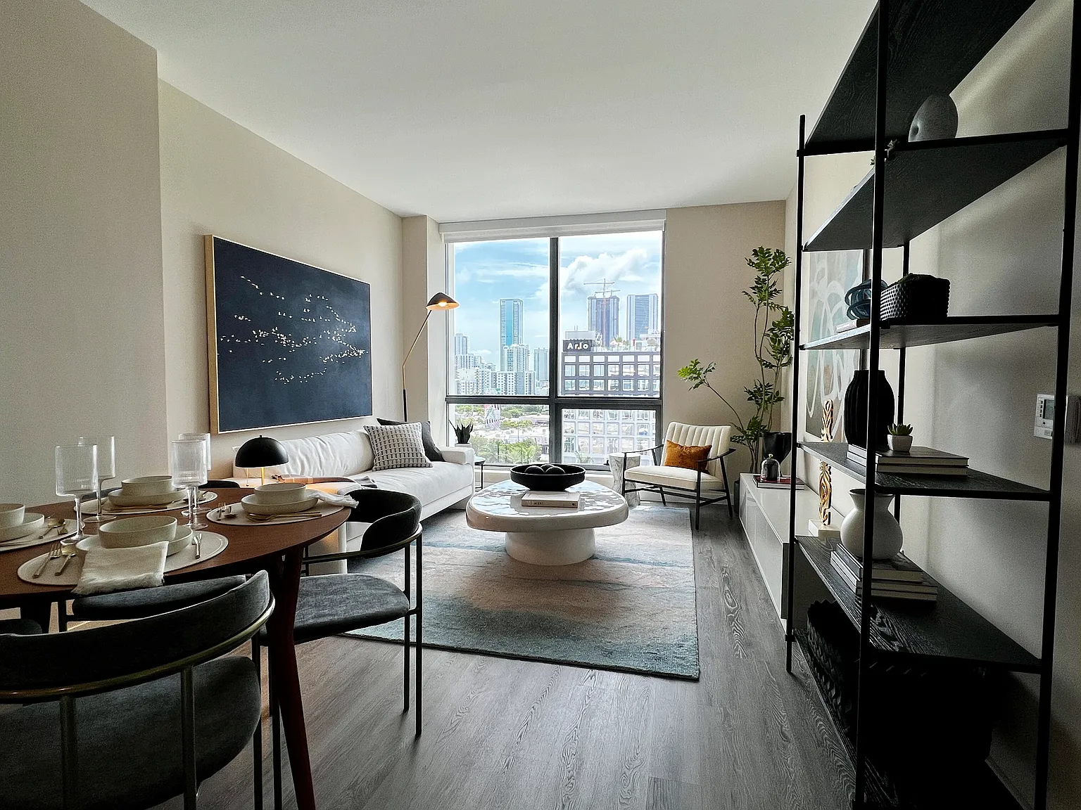 1 bed, 700 sqft, $2,298 — Photo 2