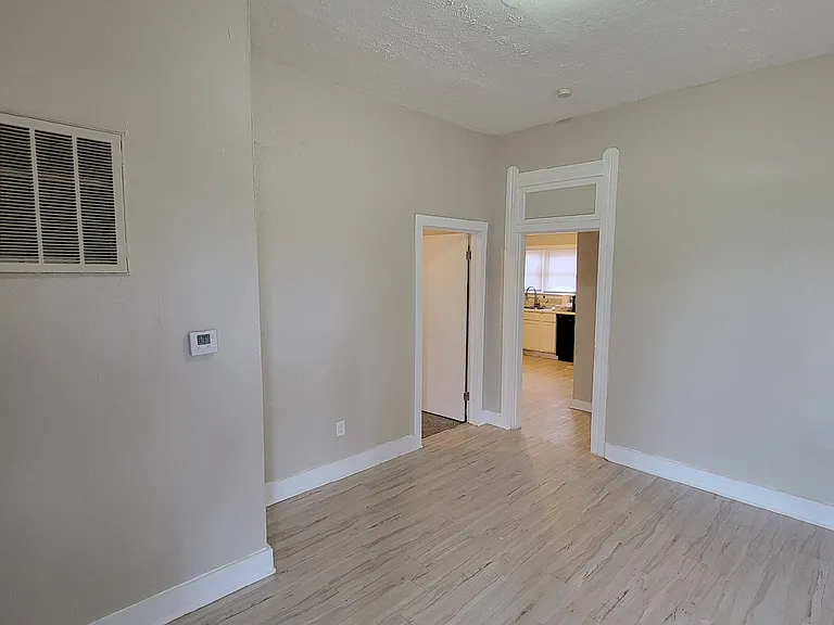 2209 N Arsenal Ave — Photo 2