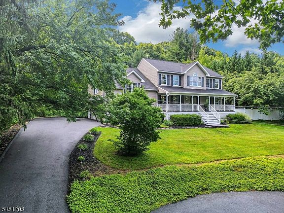 3rd image of 588 Stonetown Rd